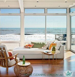 How to furnish a sunny beach house